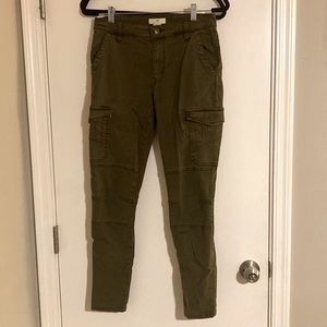 H&M Army Green Tapered/Skinny Fit Cargo Pants (Stretch, Mid-High Rise)